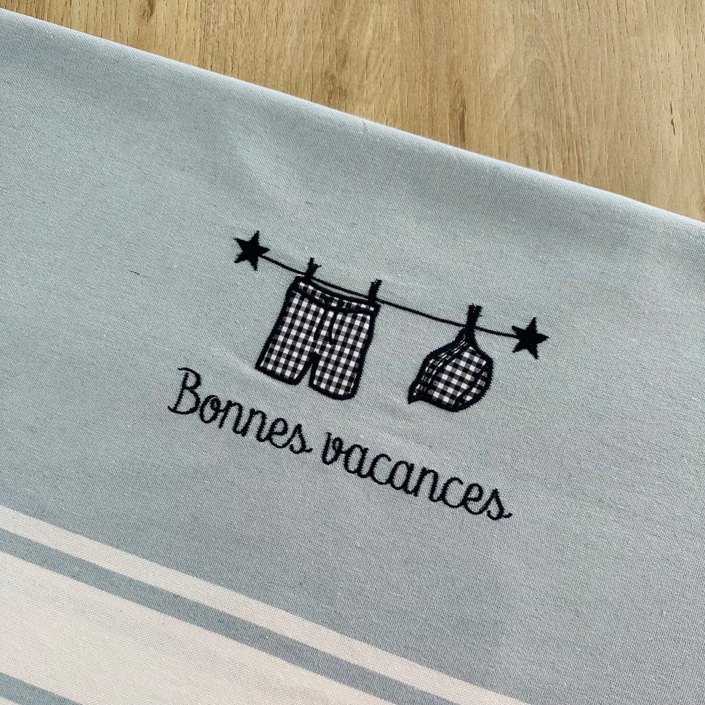 Fouta brodée, short de bain