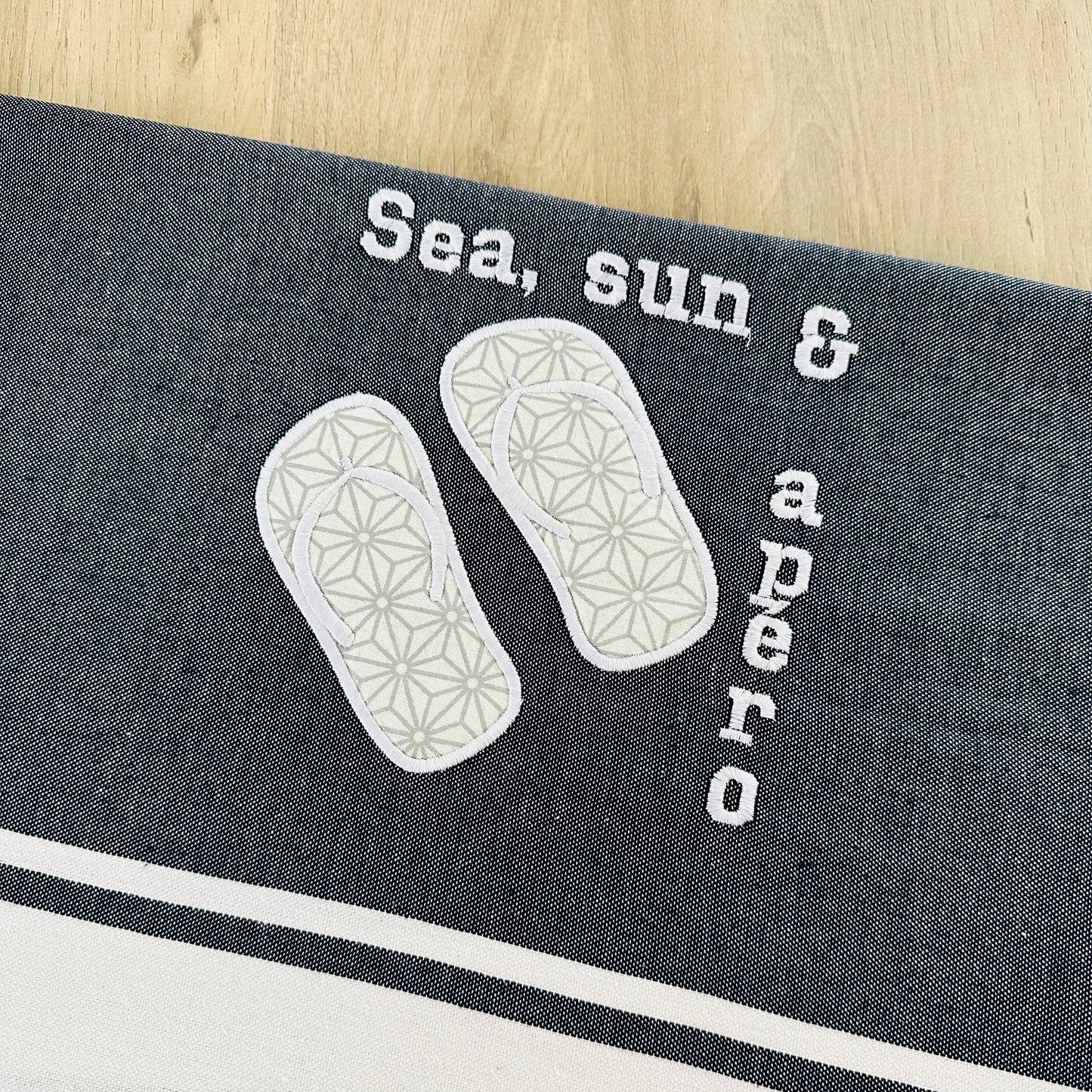 Fouta brodée, sea sieste and apéro