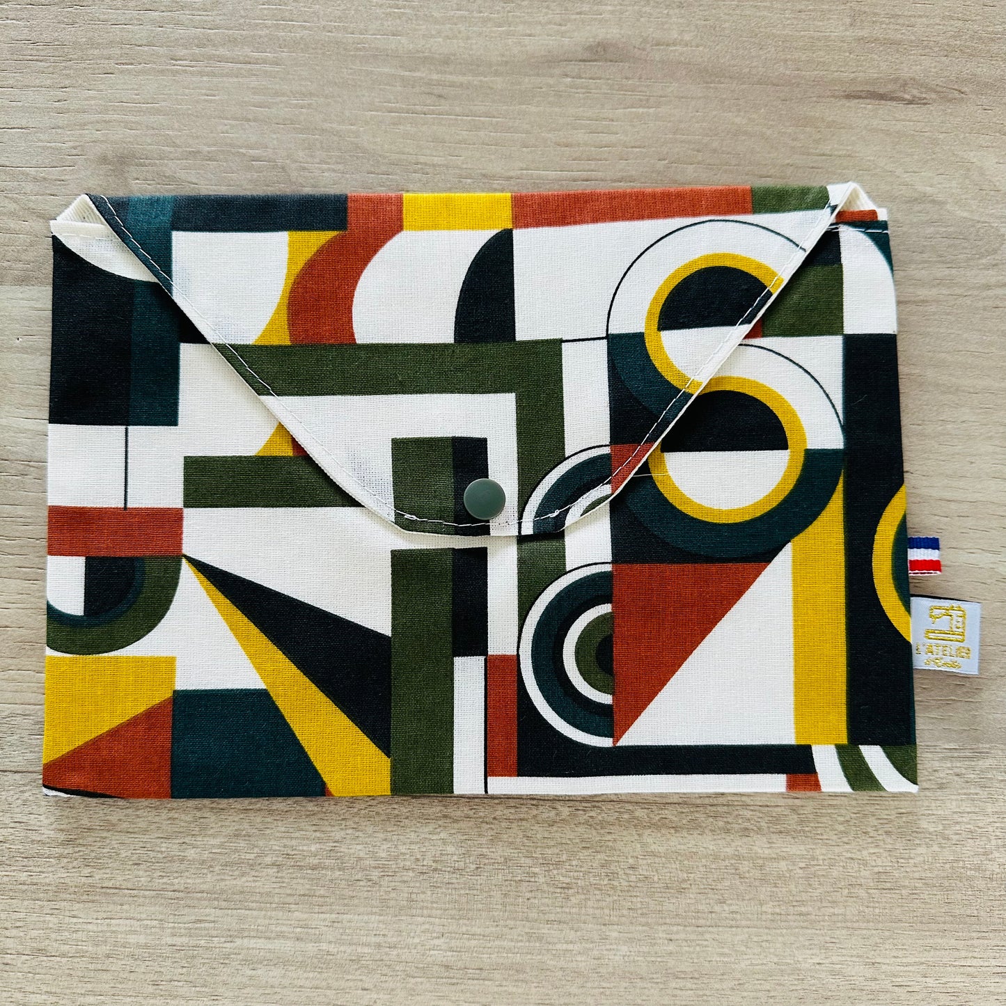 Pochette à livre, Artiste