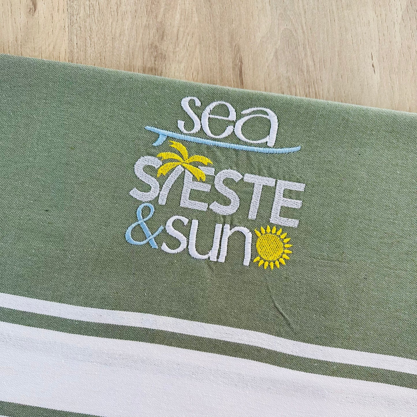 Fouta brodée, sea sieste and sun
