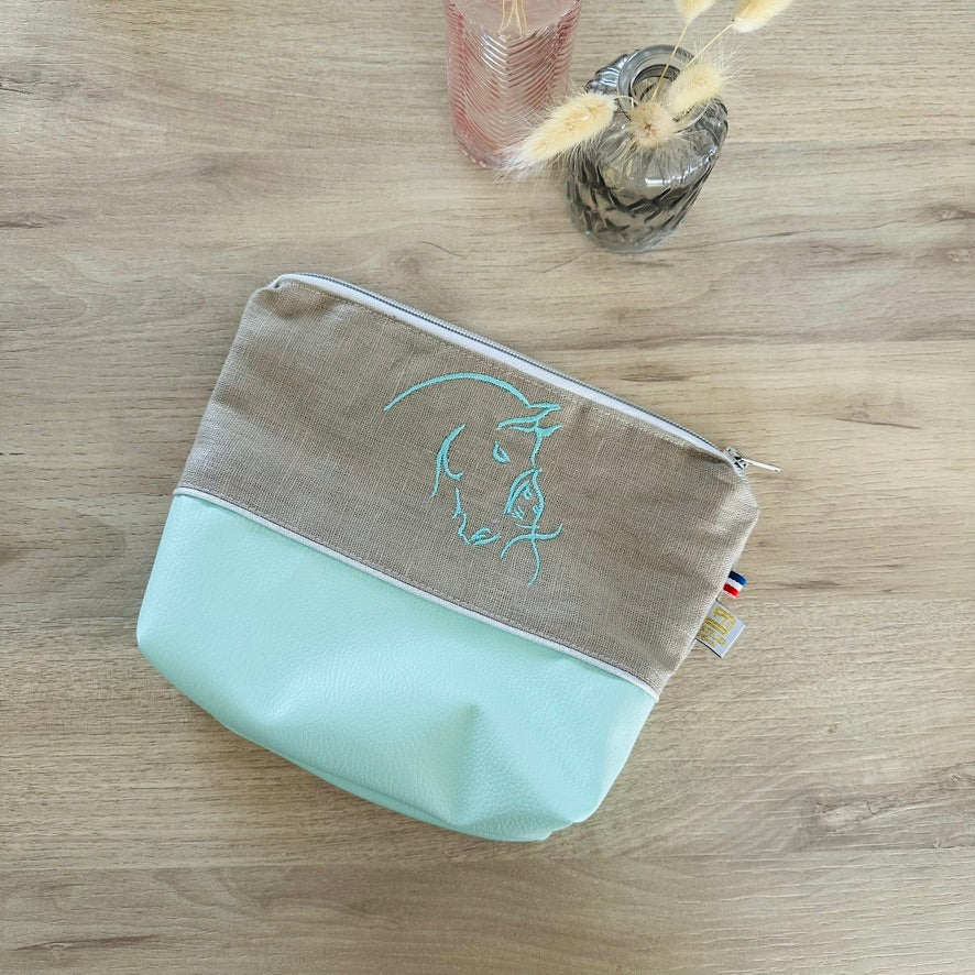 Trousse brodée, équitation