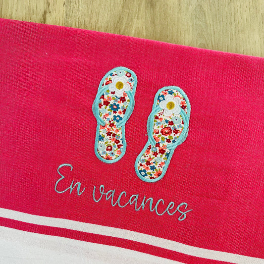 Fouta brodée, tongs fleurs