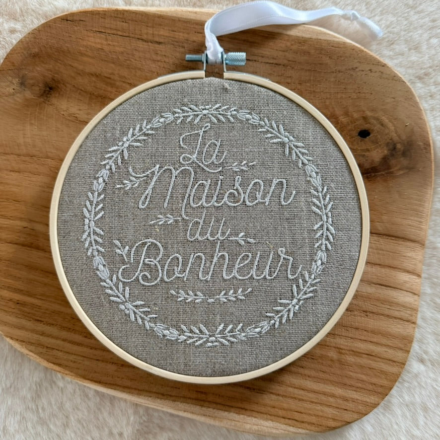 Cadre brodé, La maison du bonheur