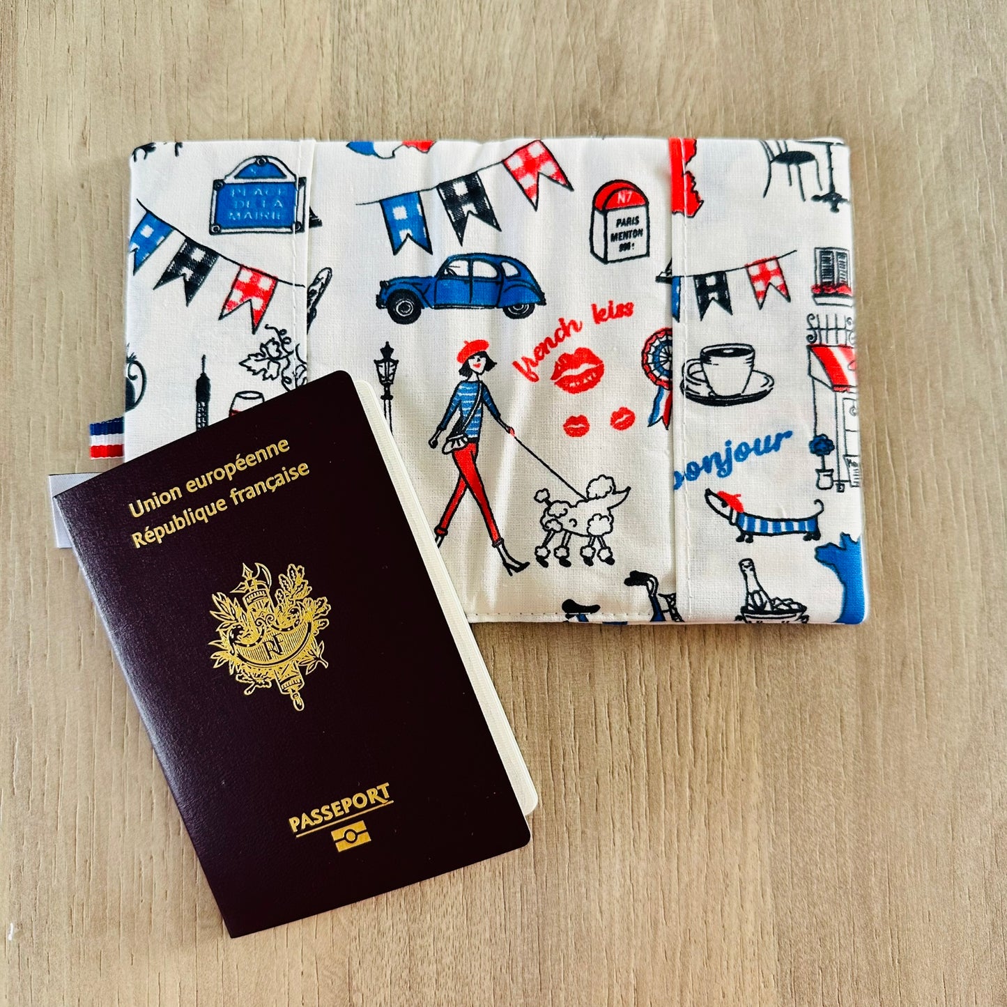 Protège passeport, Paris
