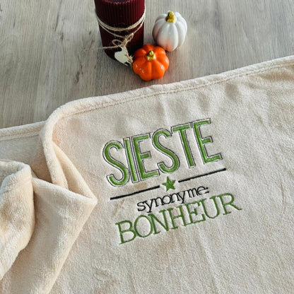 Plaid brodé, Sieste synonyme Bonheur