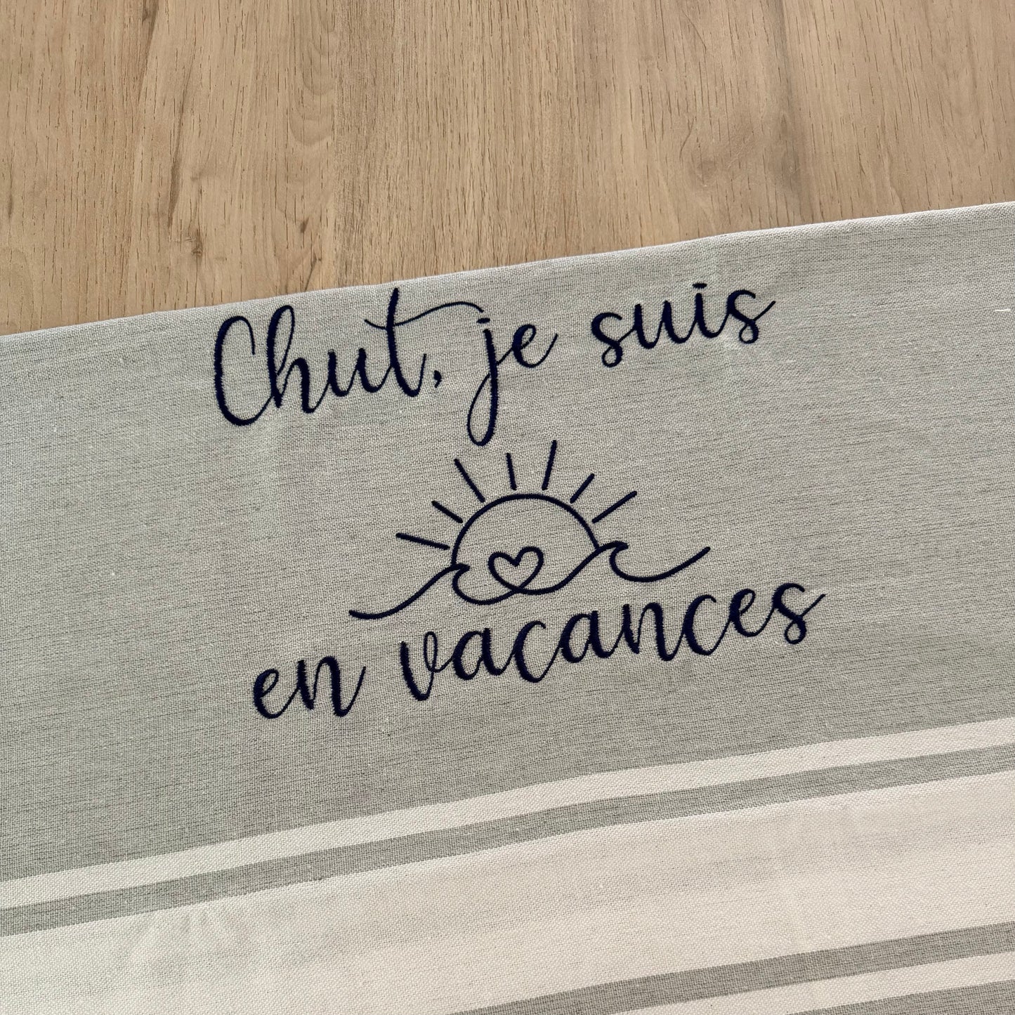 Fouta brodée, Soleil et vague