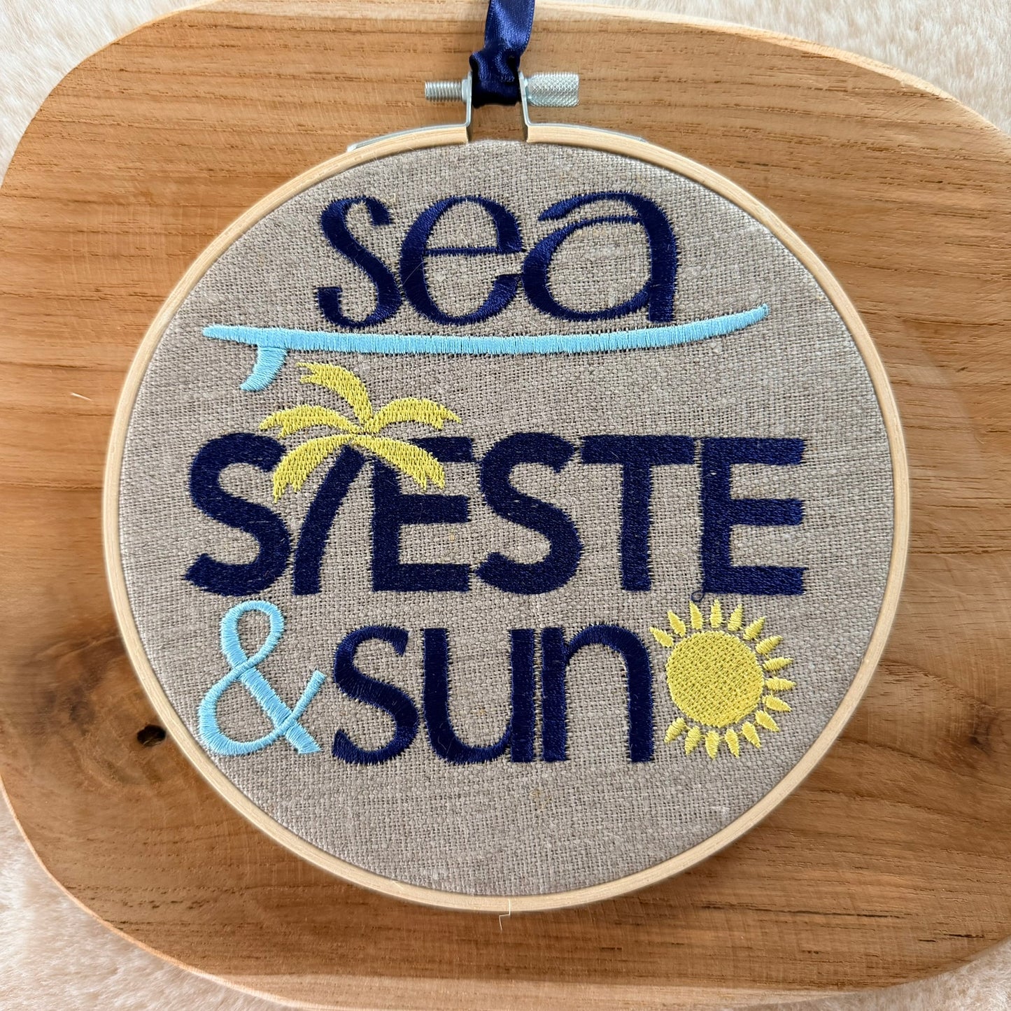 Cadre brodé, Sea sieste and sun
