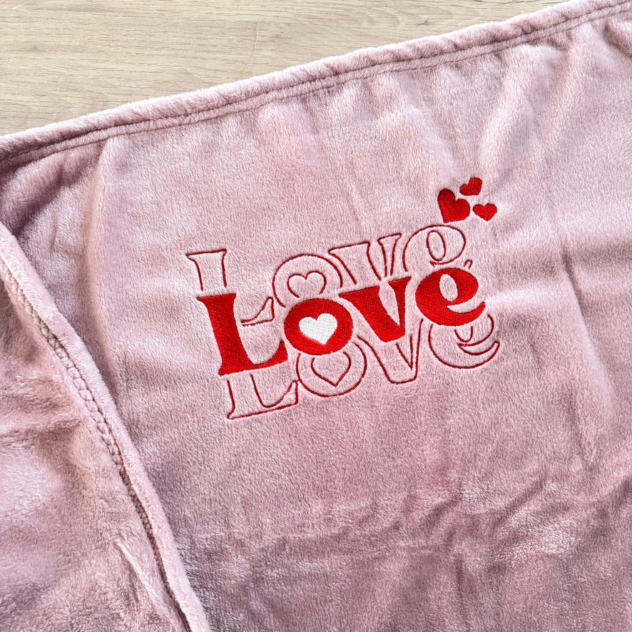 Plaid brodé, Love coeur