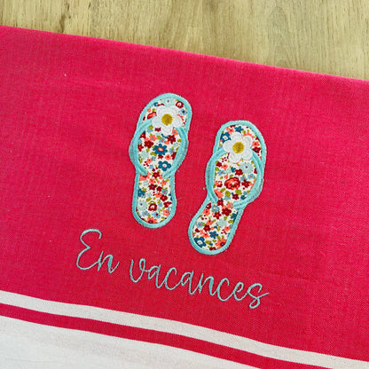 Fouta brodée, tongs fleurs