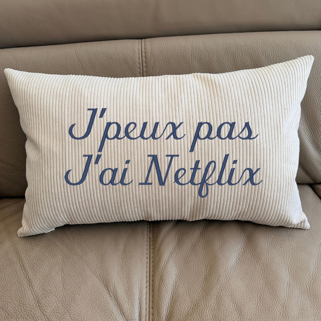 Coussin en velours côtelé – J'peux pas j'ai Netflix