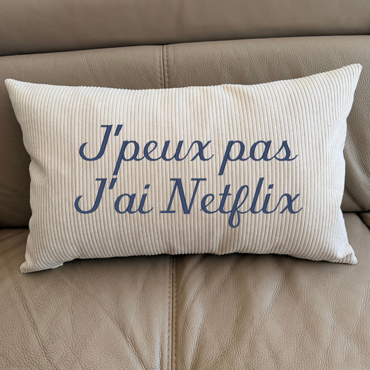 Coussin en velours côtelé – J'peux pas j'ai Netflix