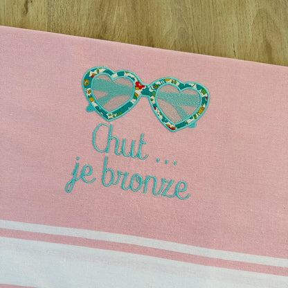 Fouta brodée, lunette coeur