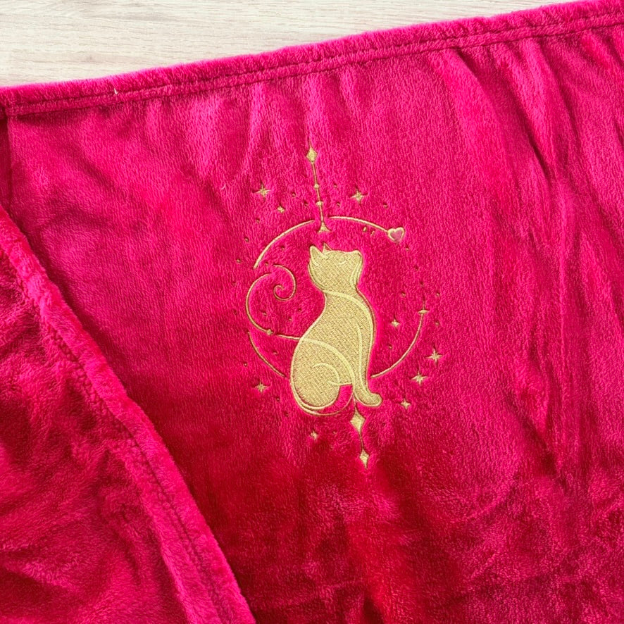 Plaid brodé, Chat doré