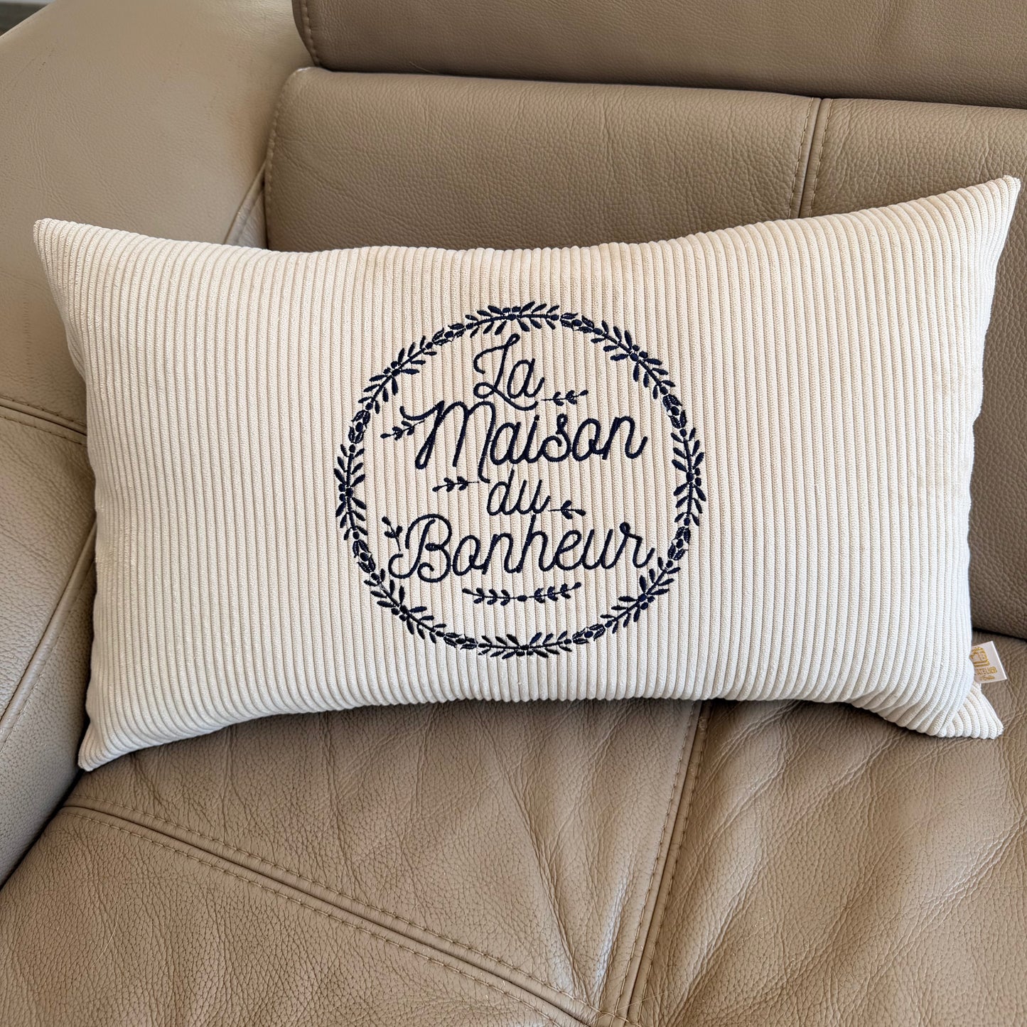 Coussin personnalisé en velours côtelé – Brodé et fait main