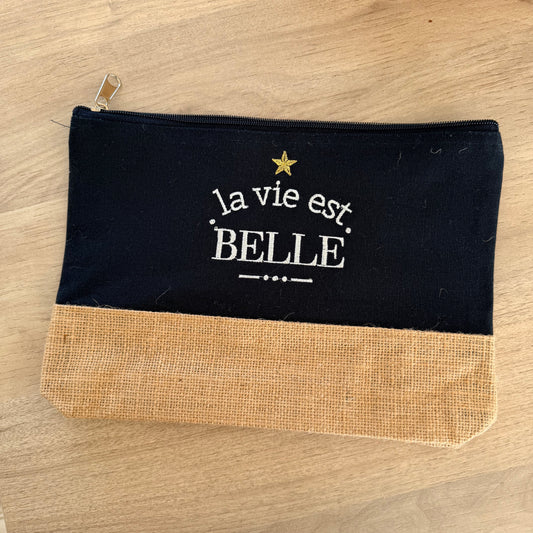 Trousse brodée, La vie est belle