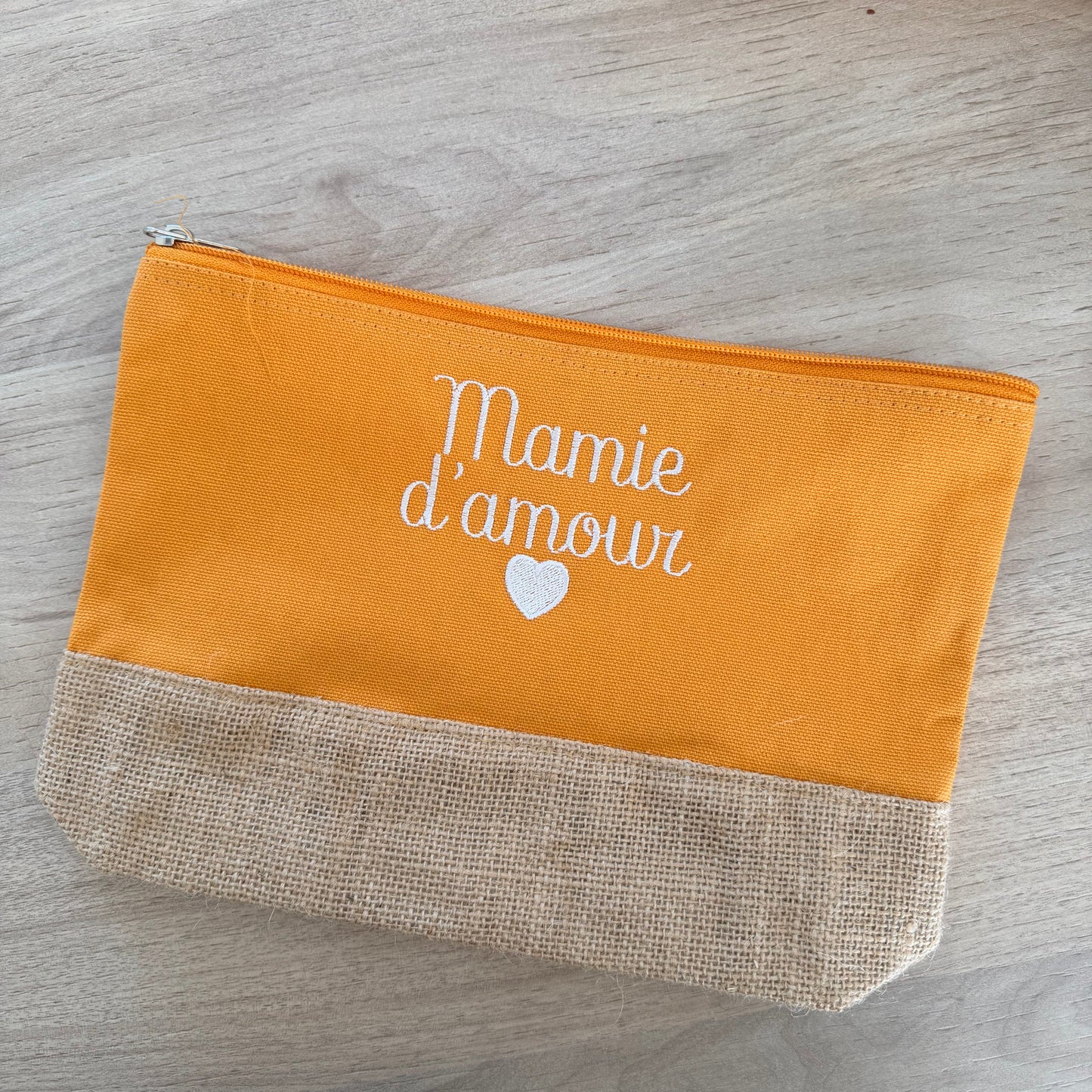 Trousse brodée, Mamie d'amour
