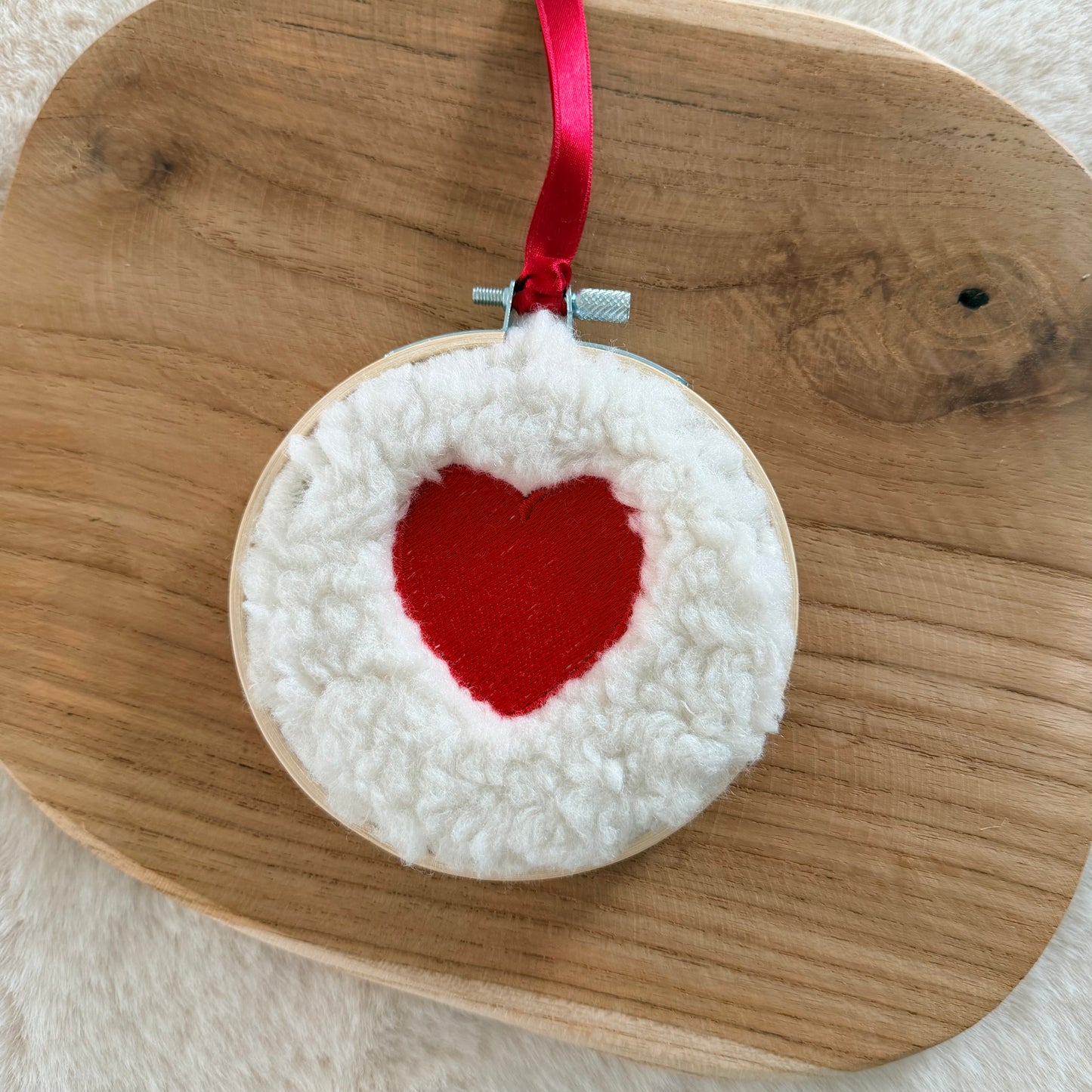 Cadre brodé, Coeur