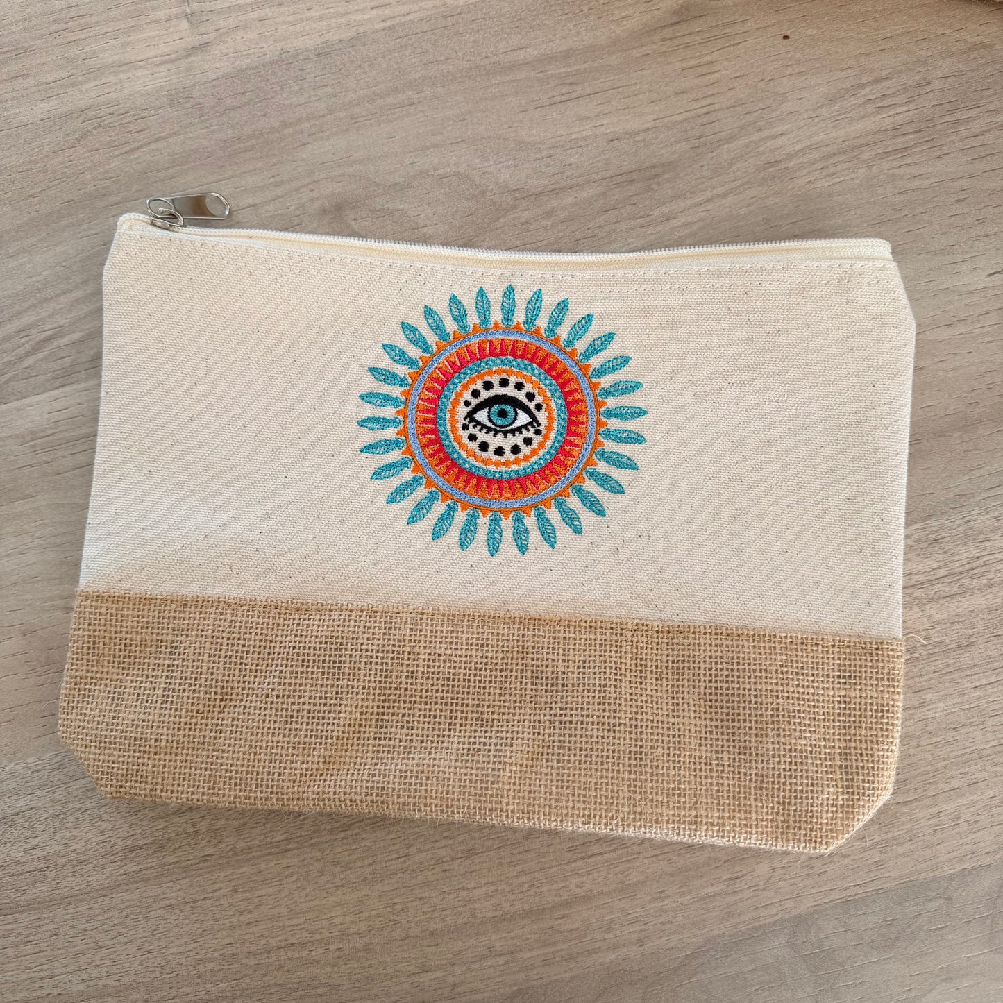 Trousse brodée, Mandala