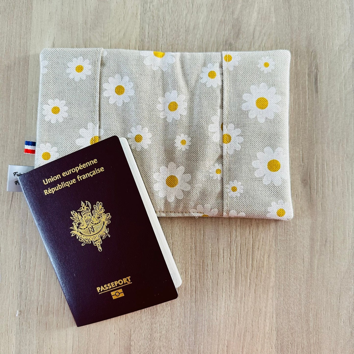 Protège passeport, marguerite
